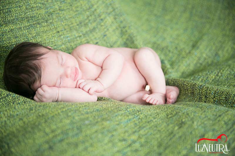 Reportaje de recién nacido en Sevilla Luz Neutra Fotografía
