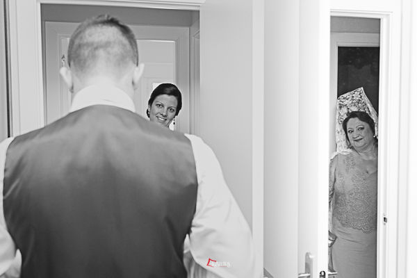 toda la familia participa de la fiesta de una boda