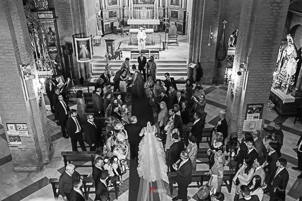 Siempre espectacular la llegada de la novia al altar